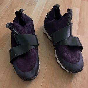 Sorel women’s kinetic shoes, size 9, worn once